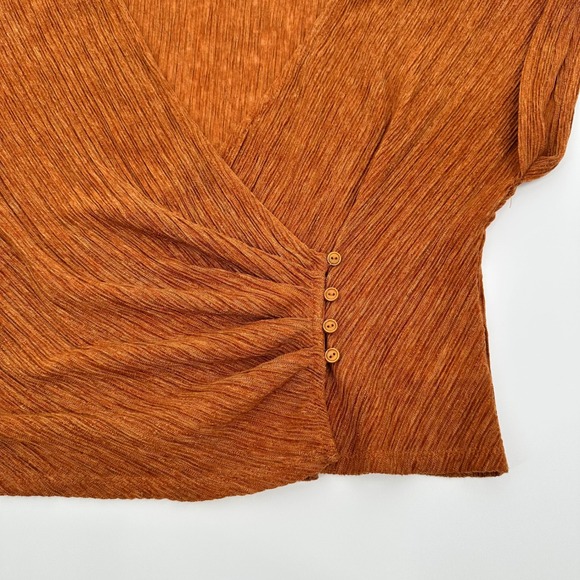 ASTR the LABEL Plisse Ribbed Wrap
Crinkled Button Top Rust Size XL - Picture 7 of 11